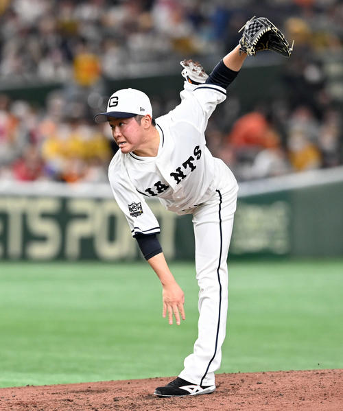 巨人対阪神　4回途中からマウンドに上がった巨人戸田（撮影・たえ見朱実）