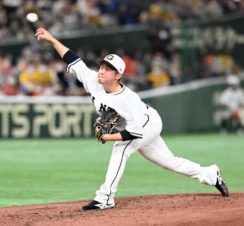 巨人対阪神　4回途中からマウンドに上がった巨人戸田（撮影・たえ見朱実）