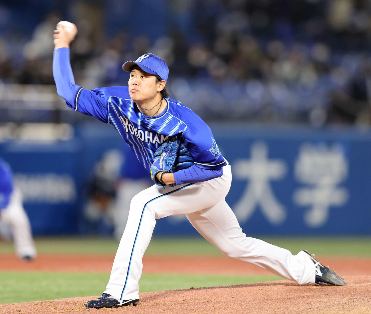ヤクルト対DeNA　先発し力投するDeNA上茶谷（撮影・鈴木正人）