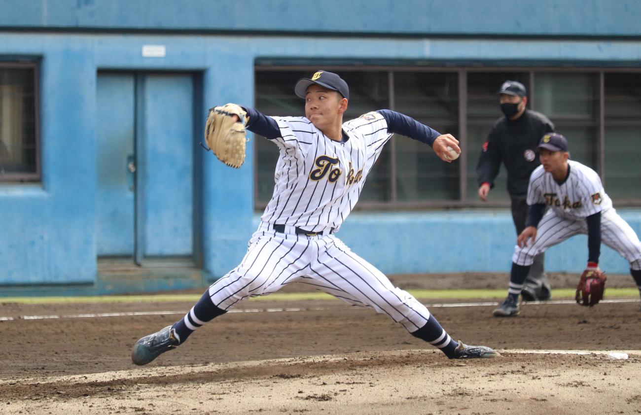 東海大対筑波大　先発し、力投する東海大・諸隈惟大（いっと）投手（撮影・阿部泰斉）