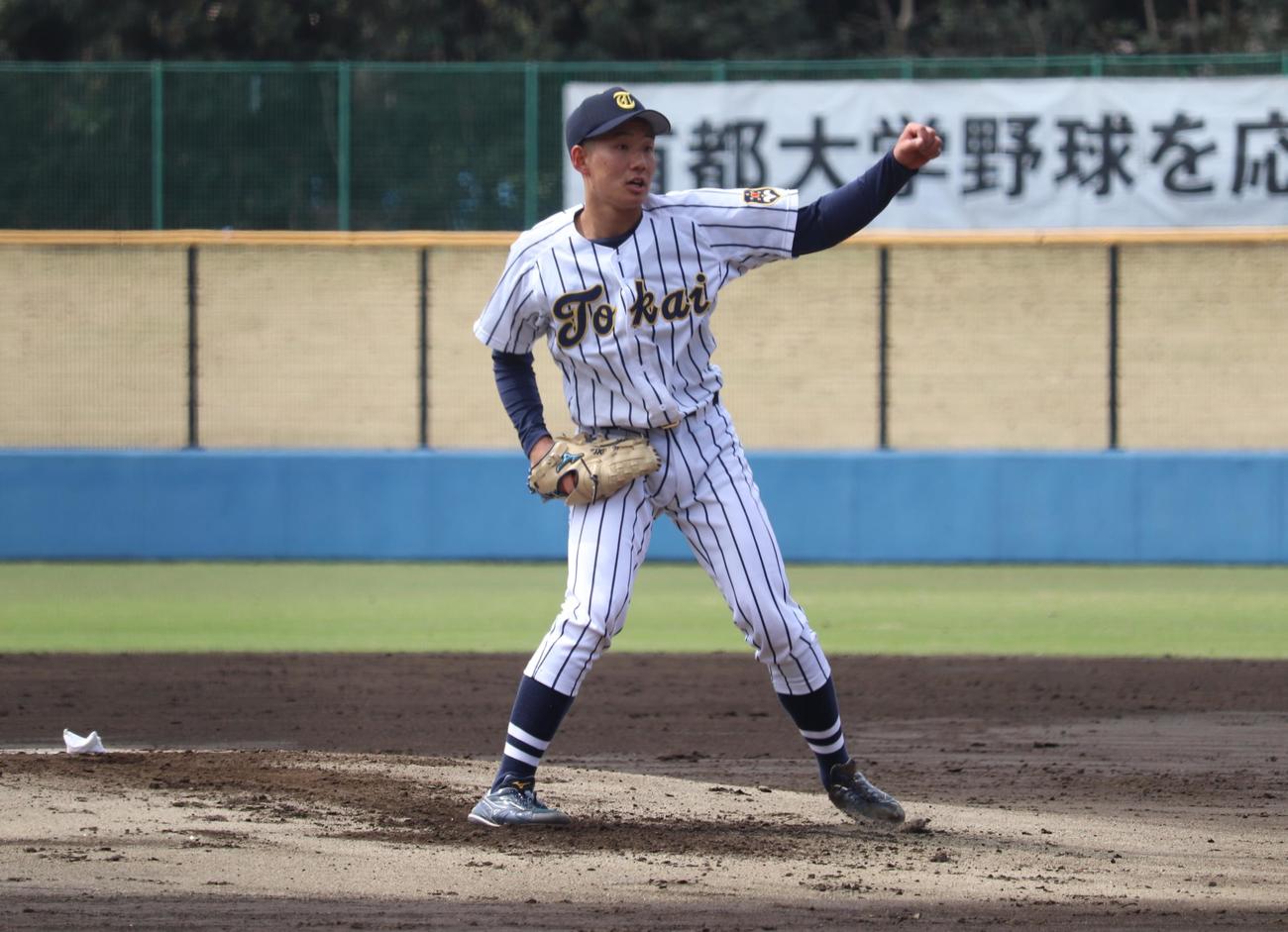 東海大対筑波大　先発し、力投する東海大・諸隈惟大（いっと）投手（撮影・阿部泰斉）