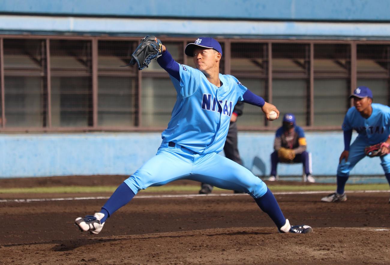 日体大対桜美林大　力投する日体大先発の矢沢（撮影・阿部泰斉）