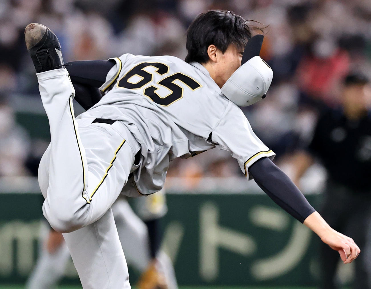 巨人対阪神　8回裏、阪神5番手で登板する湯浅（撮影・加藤哉）