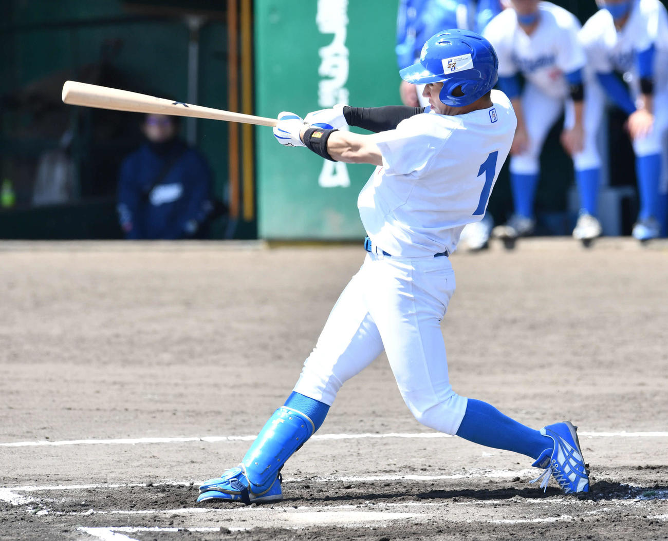 1回裏青学大無死、山田は先制の右越え本塁打を放つ（撮影・岩下翔太）