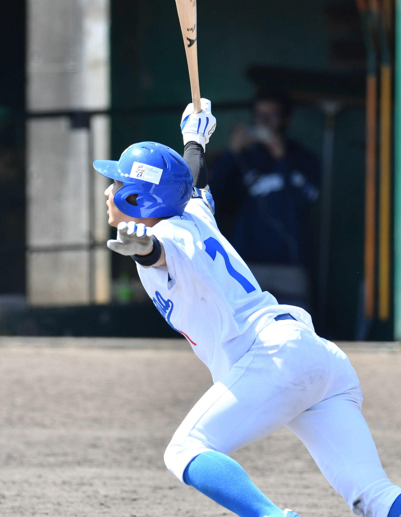 5回裏青学大1死一塁、山田は右越え2点本塁打を放つ（撮影・岩下翔太）