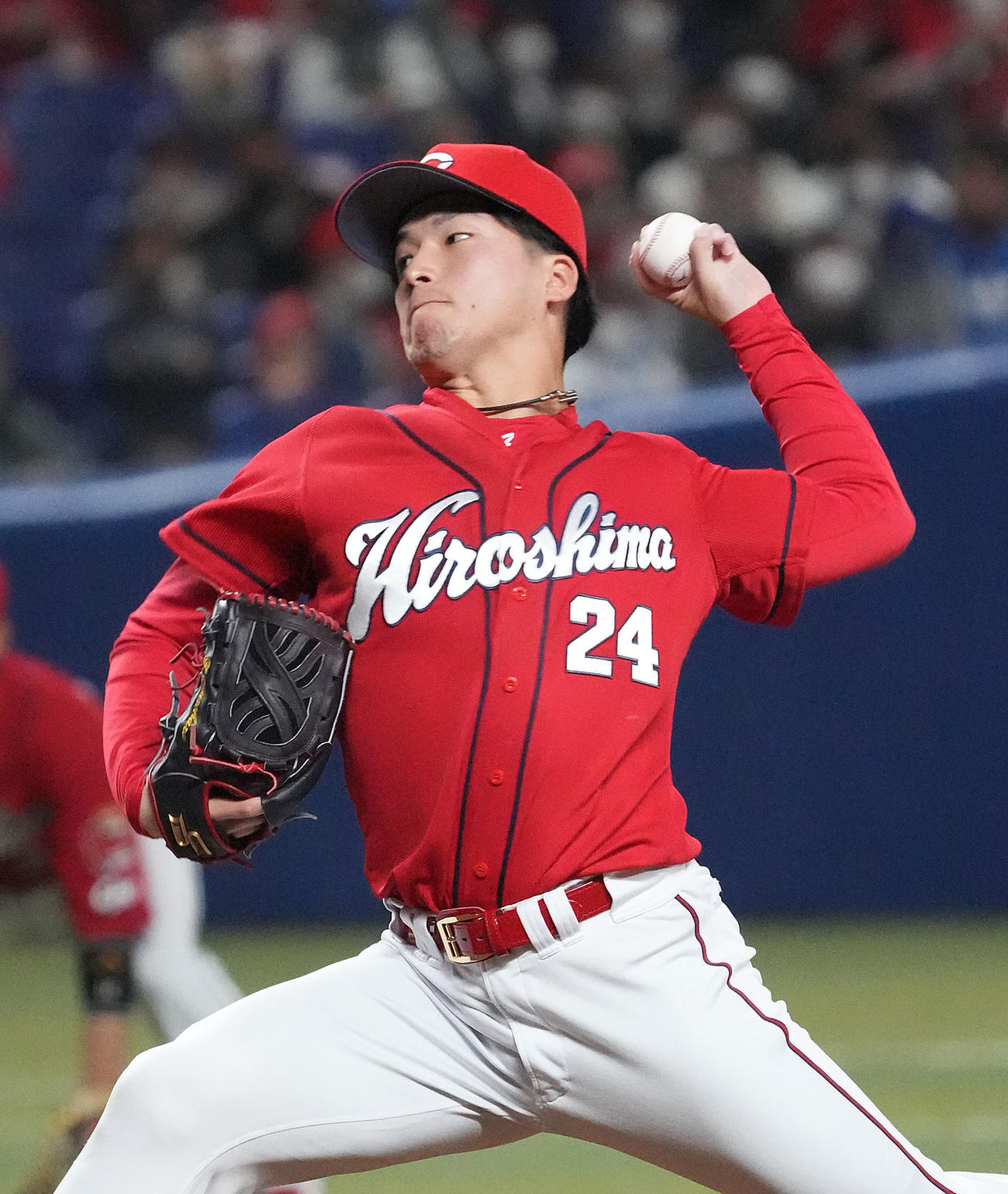 中日対広島　8回裏、広島3番手で登板する黒原（撮影・森本幸一）