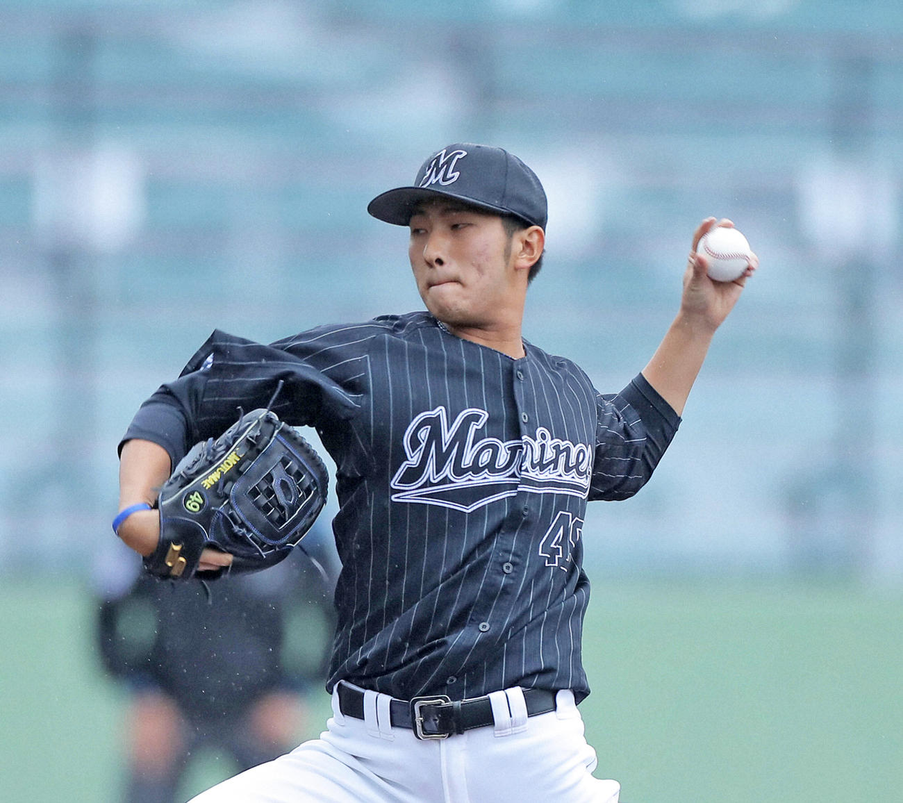 ロッテ本前郁也（2022年2月撮影）