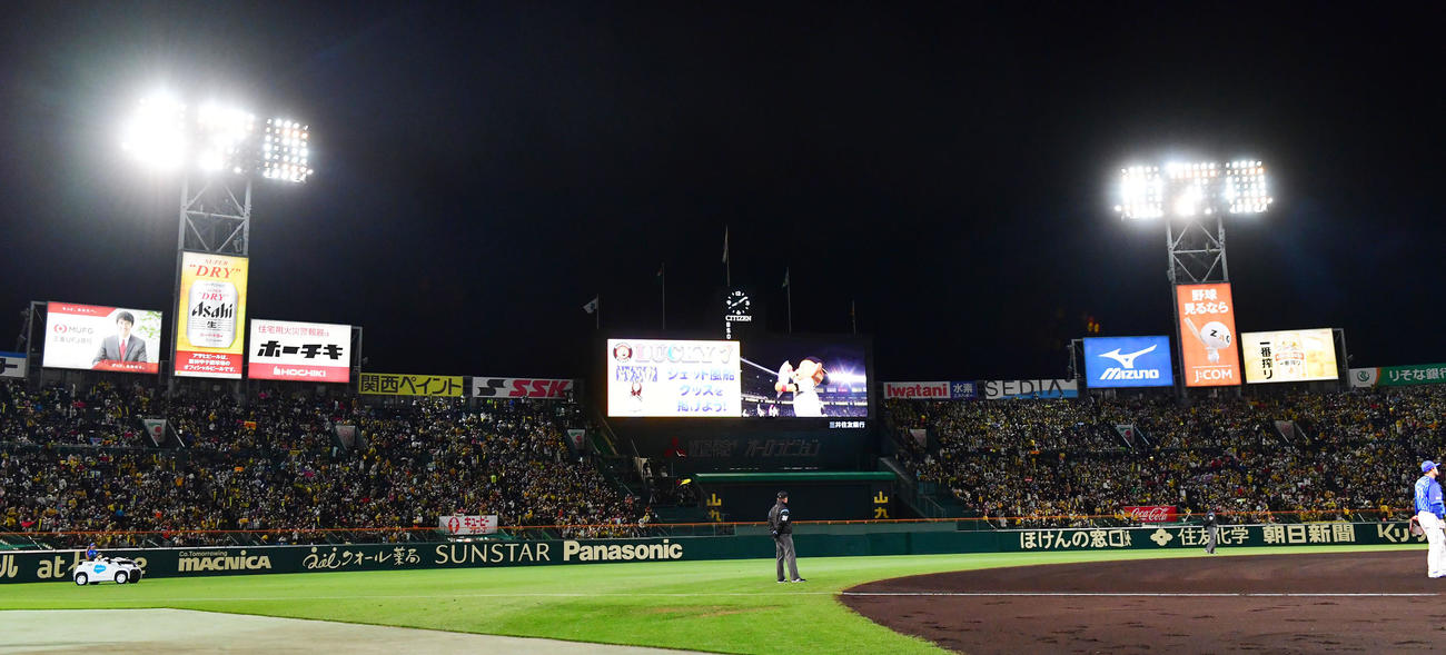 阪神対DeNA 7回ラッキー7のLED（撮影・前岡正明）