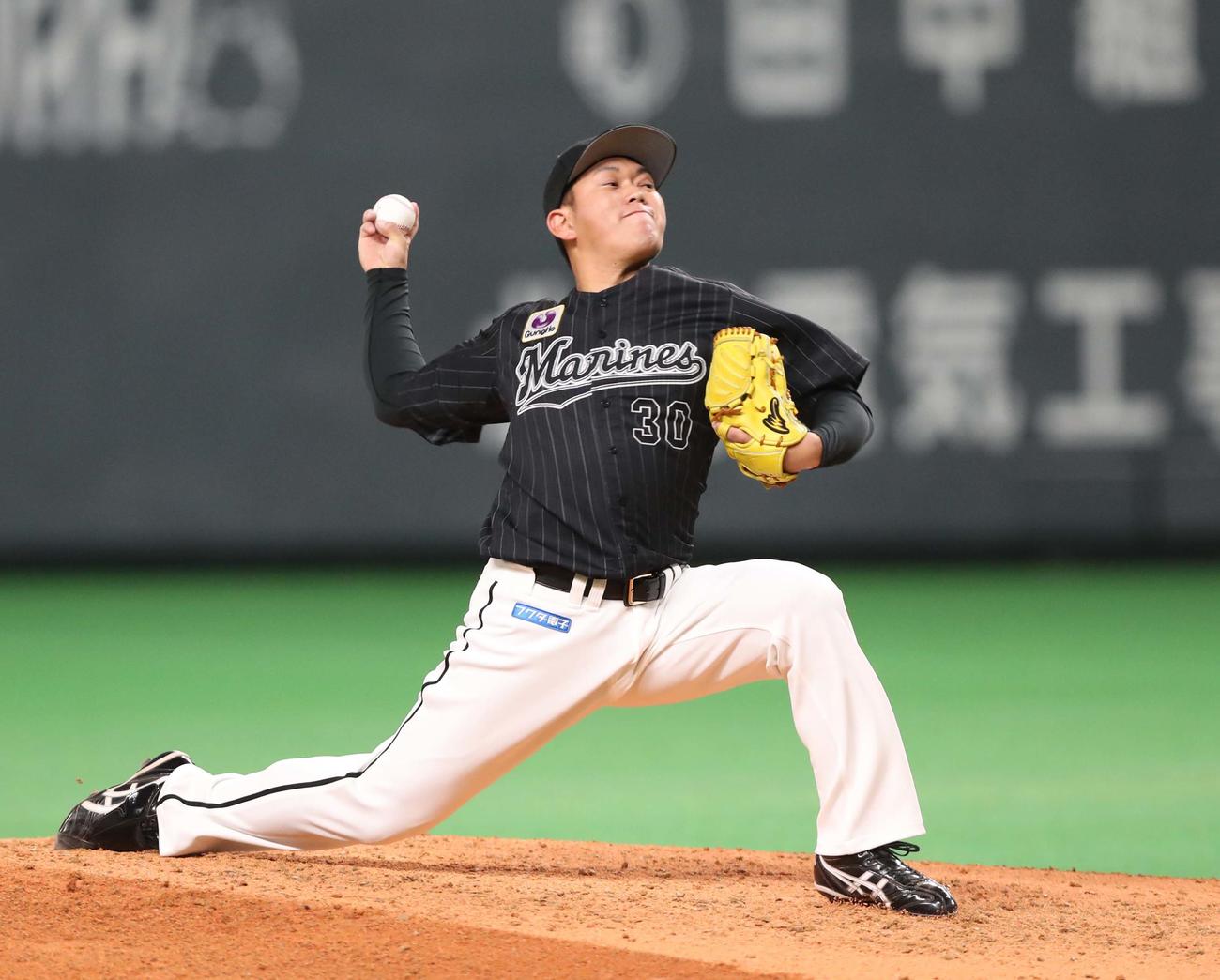 日本ハム対ロッテ　7回途中から登板の広畑（撮影・黒川智章）