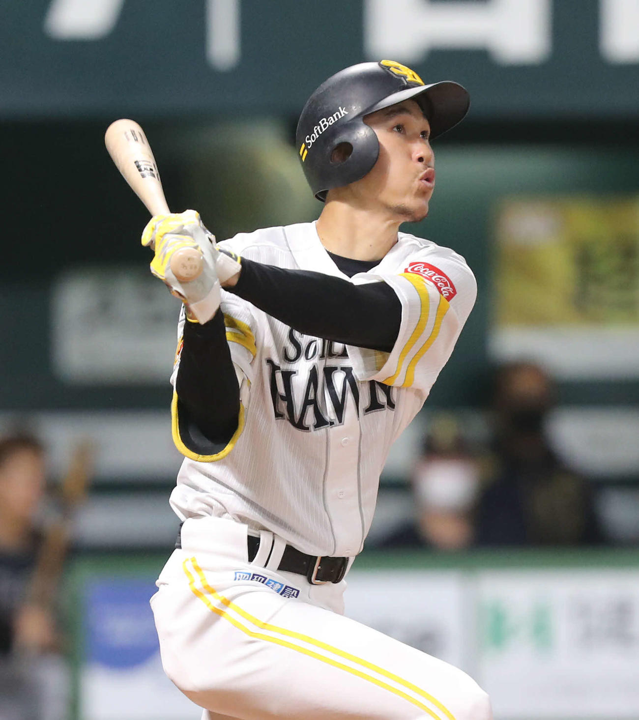 ソフトバンク対オリックス　2回裏ソフトバンク2死二、三塁、三森は右越えの3点本塁打を放つ（撮影・屋方直哉）
