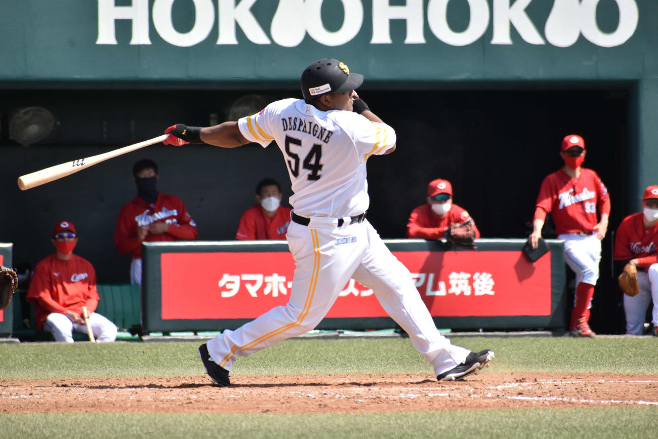3回2死二塁で遊ゴロに倒れるソフトバンクのデスパイネ（撮影・只松憲）