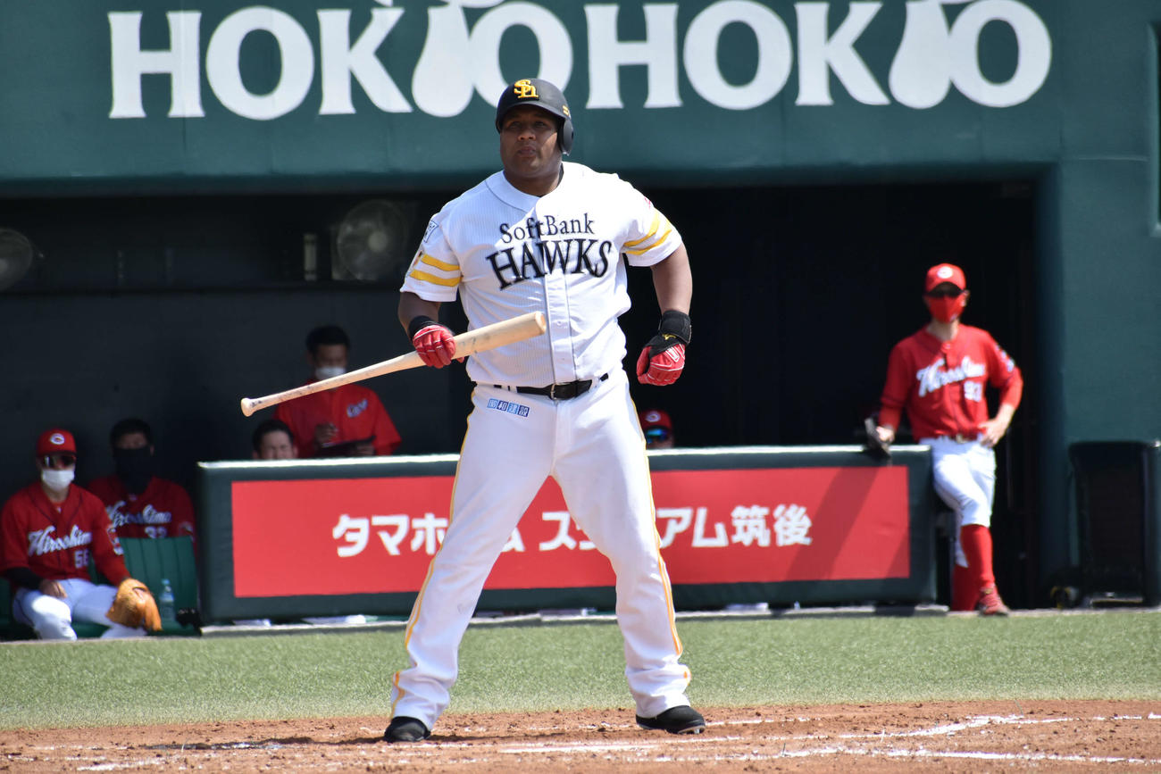 ウエスタン・リーグ広島戦で実戦復帰したソフトバンクのデスパイネ（撮影・只松憲）