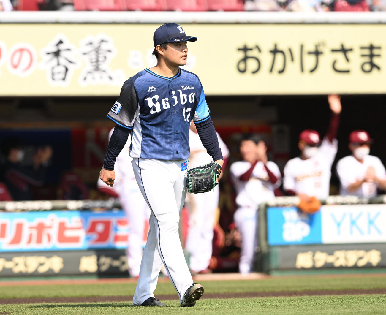 楽天対西武　1回裏楽天1死一、三塁、鈴木大に適時二塁打を浴びる松本（撮影・滝沢徹郎）