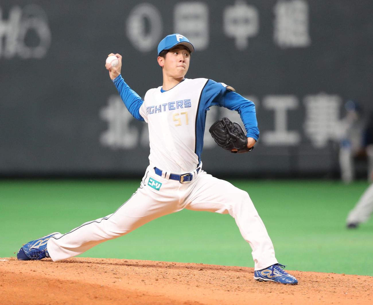 日本ハム対ロッテ　9回に登板の北山（撮影・黒川智章）