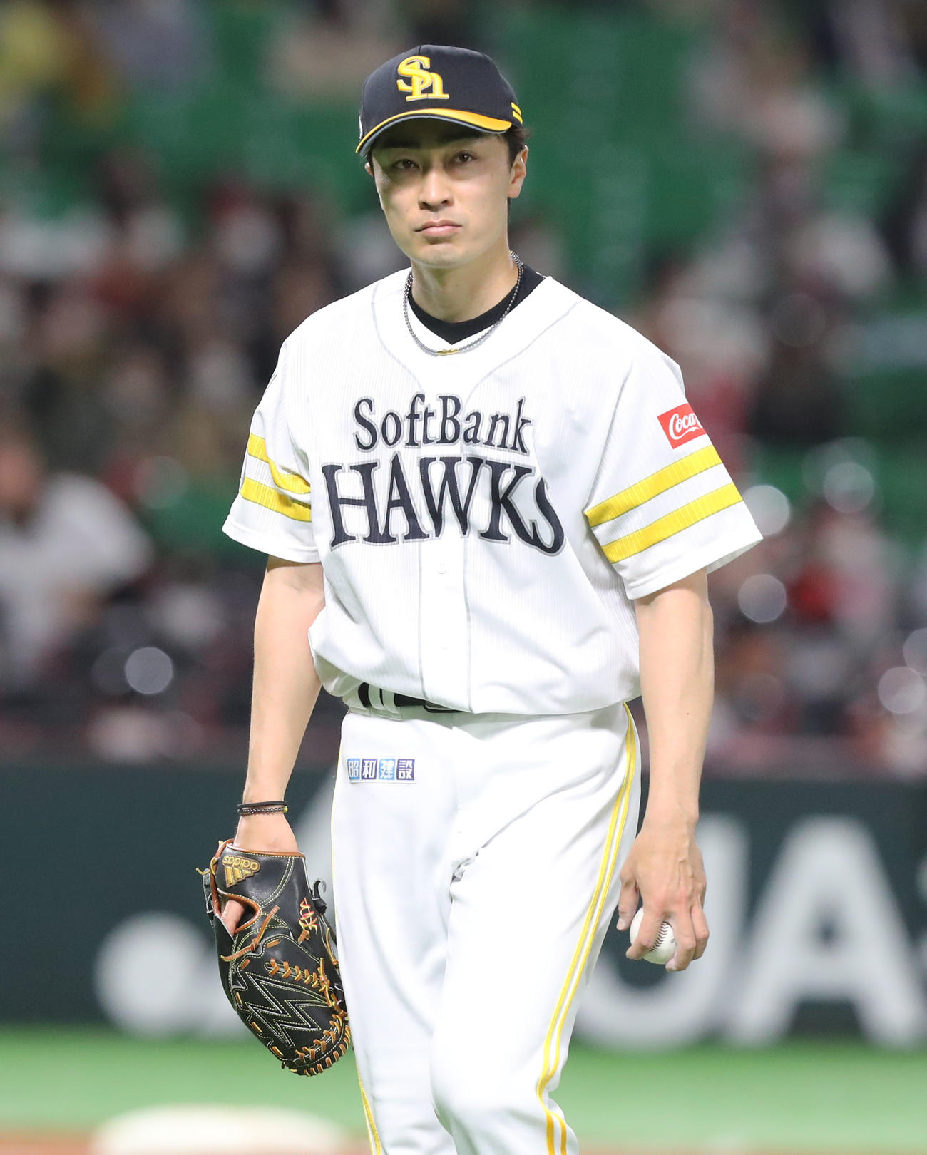 ソフトバンク対オリックス　6回表オリックス2死一塁、降板する和田（撮影・屋方直哉）