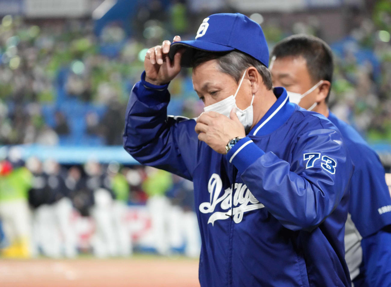 ヤクルト対中日　グラウンドを引き揚げる中日立浪監督（撮影・小沢裕）