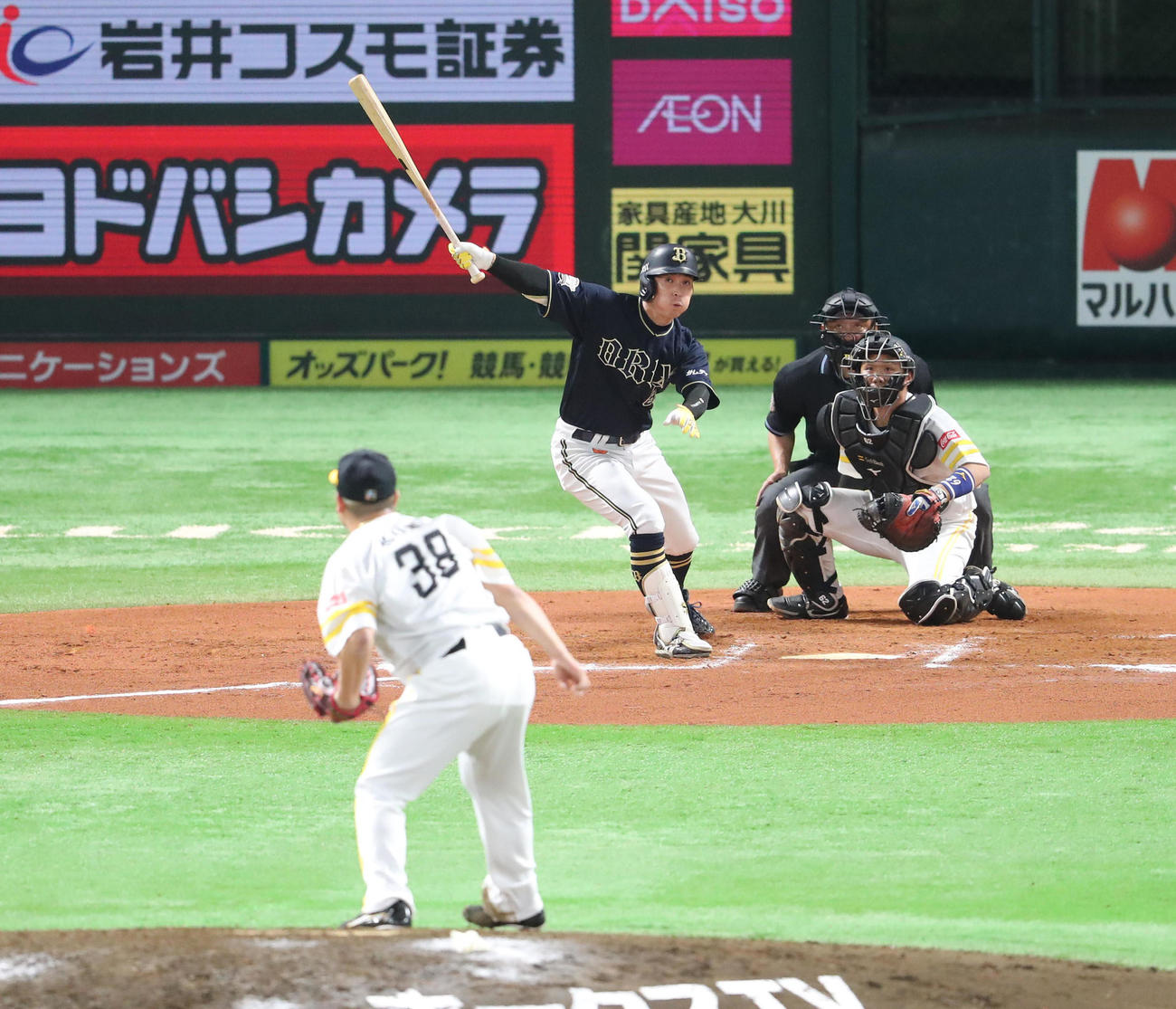 ソフトバンク対オリックス　10回表オリックス2死二塁、後藤は中越え勝ち越し適時三塁打を放つ（撮影・梅根麻紀）