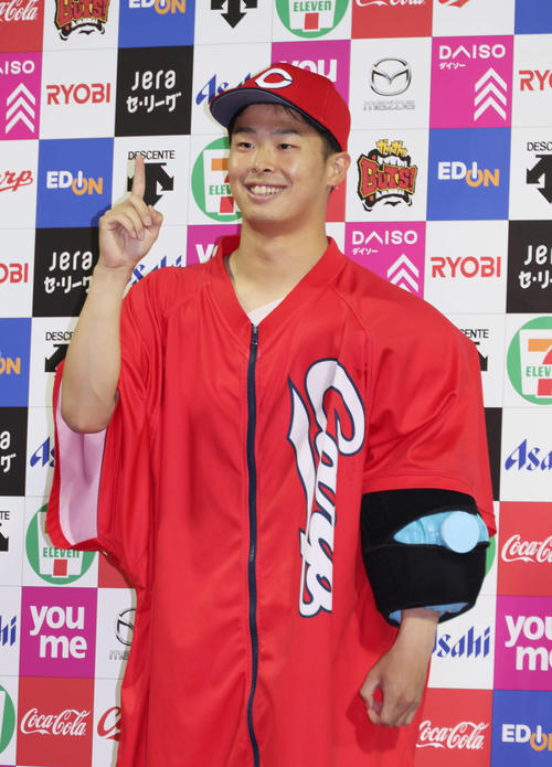 広島対巨人 お立ち台で笑顔の広島玉村(撮影・加藤孝規)