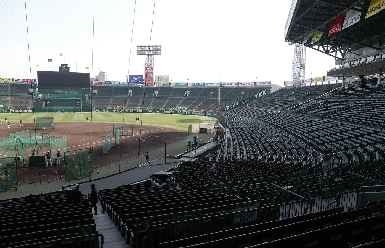 阪神対DeNA　開門が見合わせられた甲子園球場（撮影・上田博志）
