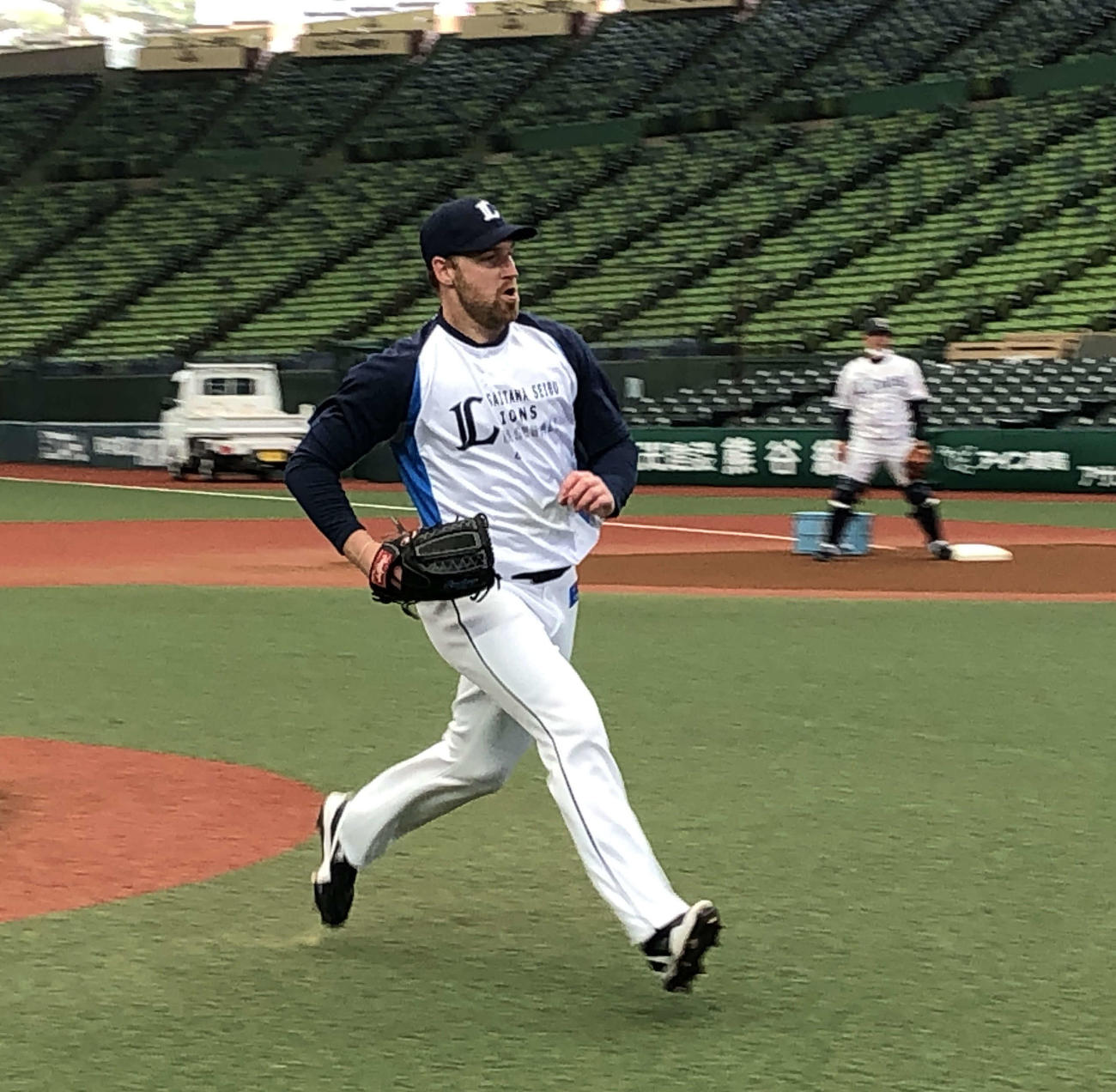 投手練習に初参加した西武エンス（球団提供）