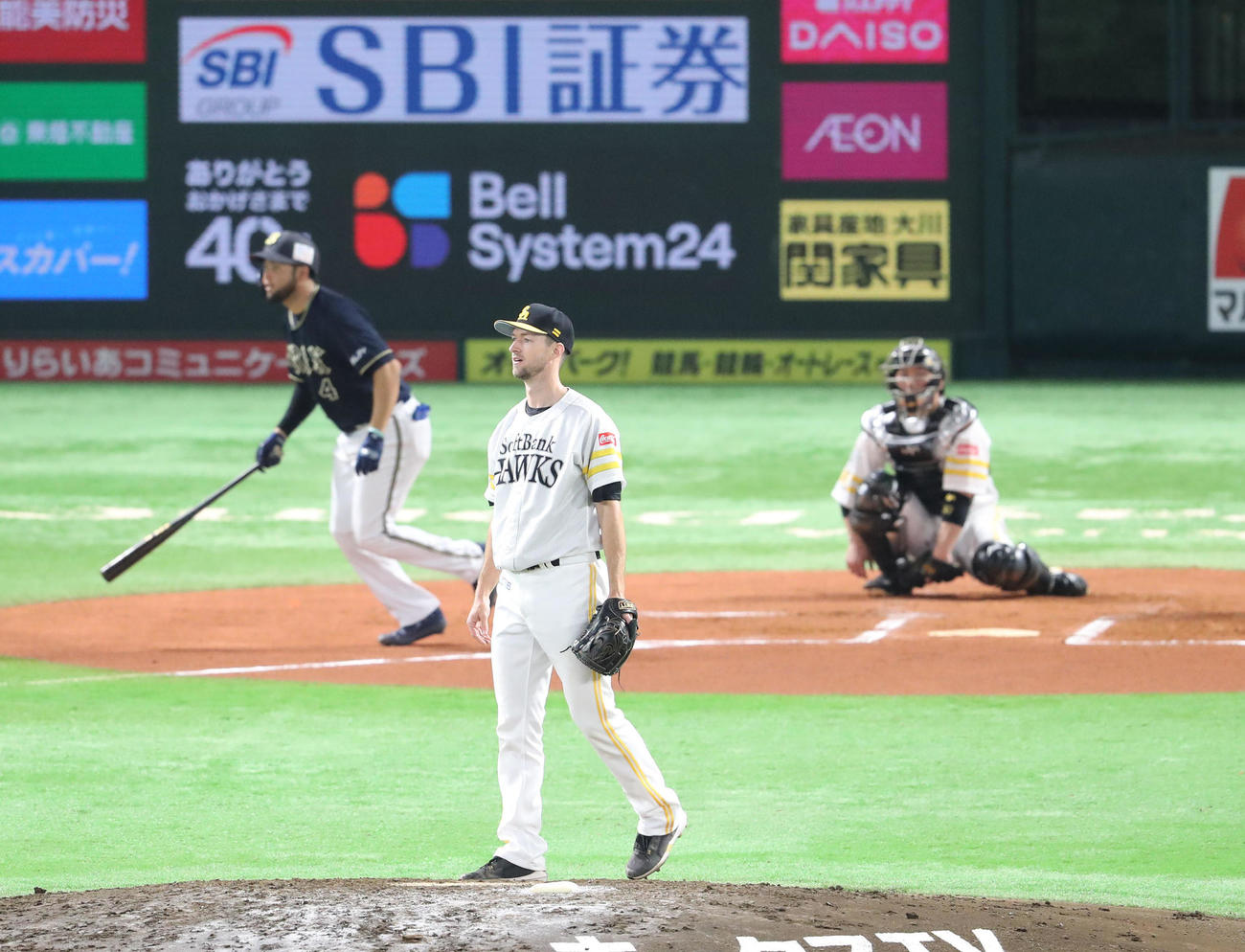 ソフトバンク対オリックス　6回表オリックス1死二塁、バレラに逆転となる2点本塁打を浴びるレイ（撮影・梅根麻紀）