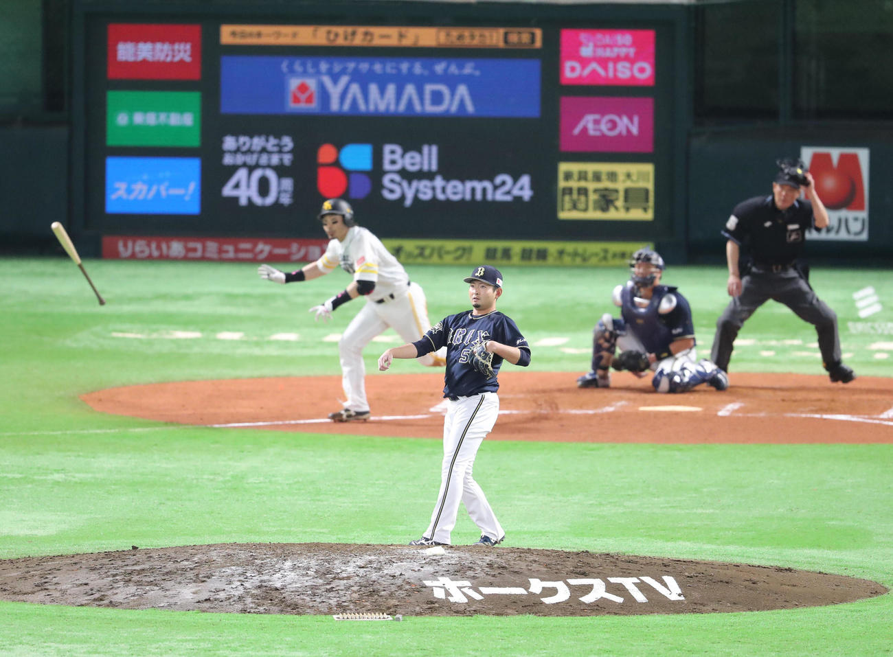 ソフトバンク対オリックス　6回裏ソフトバンク1死満塁、松田宣浩に中越え3点適時三塁打を浴びた小木田敦也（撮影・梅根麻紀）