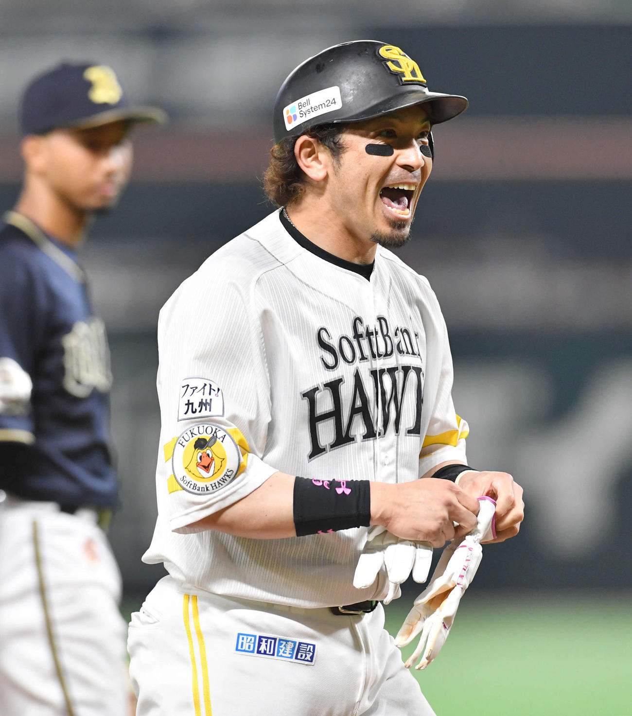 ソフトバンク対オリックス　6回裏ソフトバンク1死満塁、右中間へ走者一掃の勝ち越し適時三塁打を放ち、笑顔を見せる松田（撮影・岩下翔太）