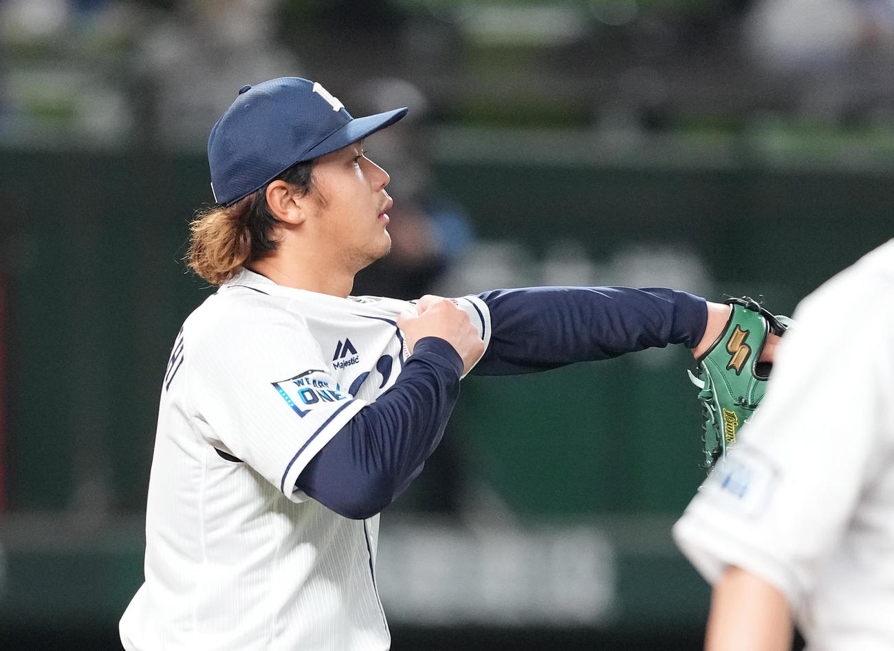 西武対ソフトバンク　4回表ソフトバンク無死、一、三塁、上林に適時打を打たれ、浮かない表情を見せる高橋（撮影・菅敏）