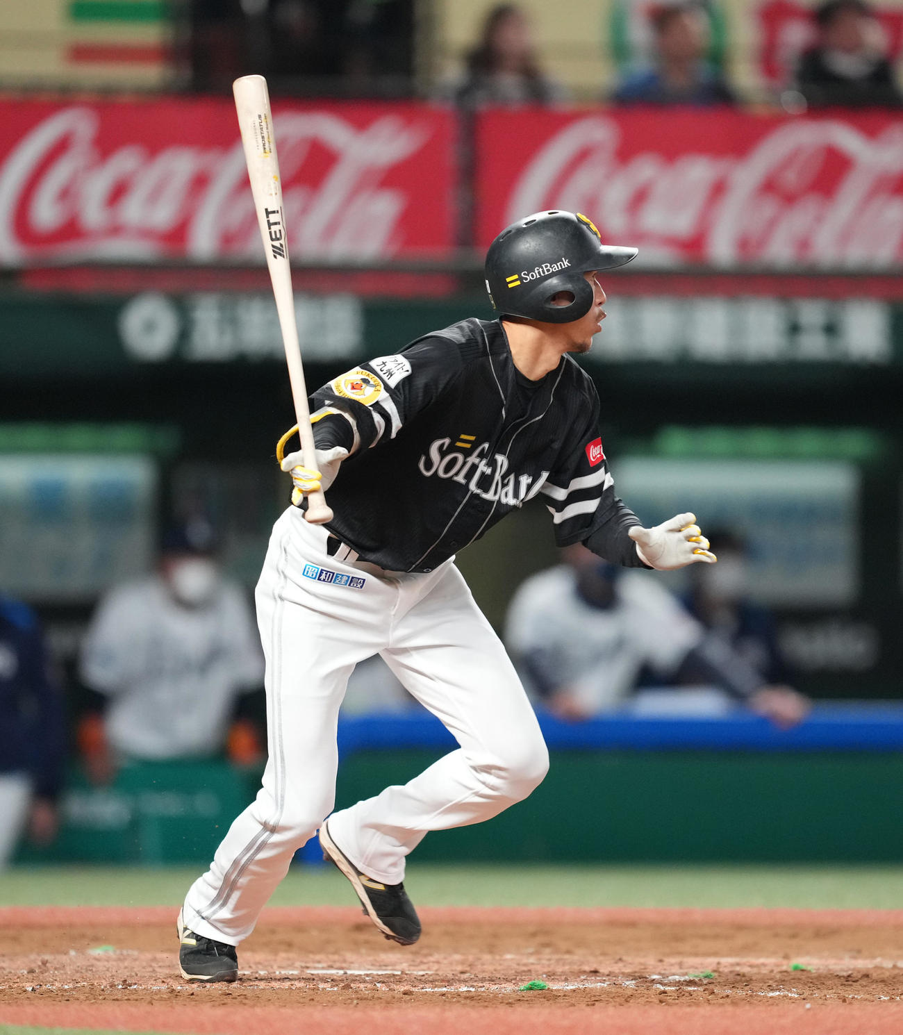 西武対ソフトバンク　4回表ソフトバンク1死二、三塁、左前に2点適時打を放つ三森（撮影・菅敏）