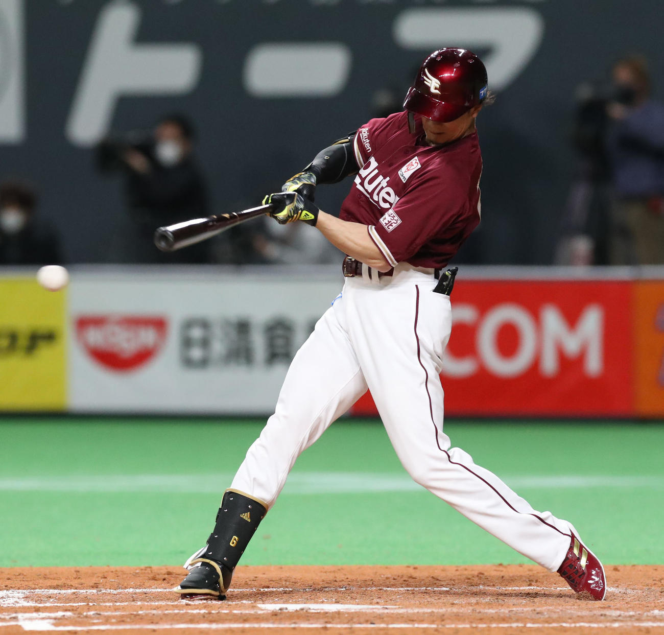 日本ハム対楽天　4回表楽天1死二、三塁、西川は右前適時打を放つ（撮影・佐藤翔太）