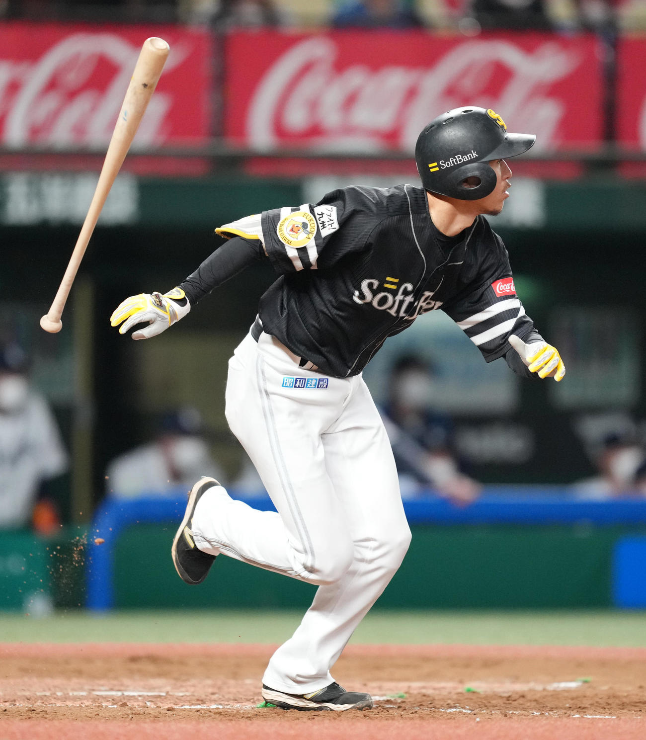 4回表ソフトバンク1死二、三塁、左前に2点適時打を放つ三森（撮影・菅敏）