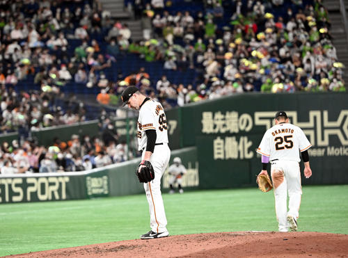 巨人対ヤクルト　6回表、ヤクルトに同点とされる巨人の先発シューメーカー（撮影・たえ見朱実）