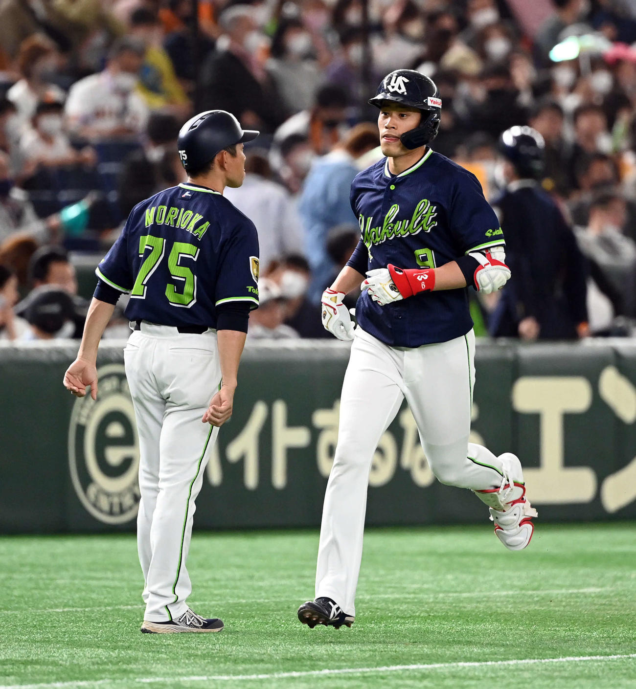 巨人対ヤクルト　1回表ヤクルト無死、先頭打者本塁打を放った塩見（撮影・たえ見朱実）