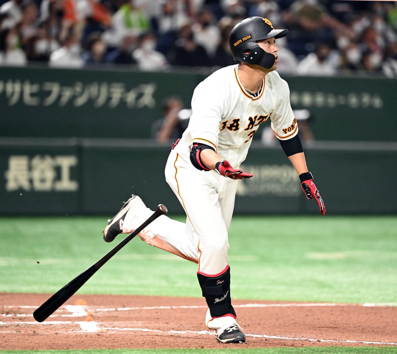 巨人対ヤクルト　10回裏巨人1死、右越えにサヨナラ本塁打を放つ立岡（撮影・たえ見朱実）