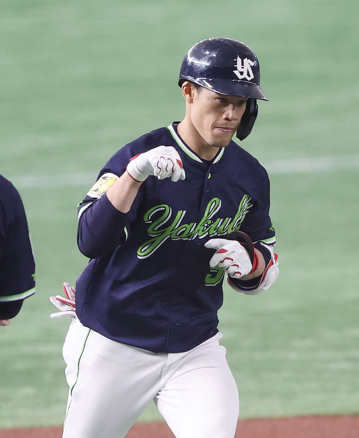 巨人対ヤクルト　1回表ヤクルト無死、塩見は左越えソロ本塁打を放つ（撮影・鈴木正人）