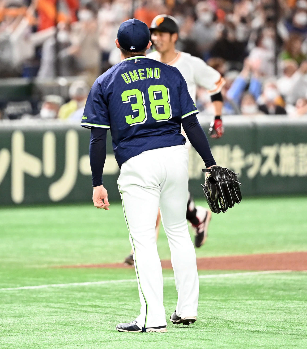 巨人対ヤクルト　10回裏巨人1死、立岡宗一郎にサヨナラ本塁打を浴びた梅野（撮影・たえ見朱実）