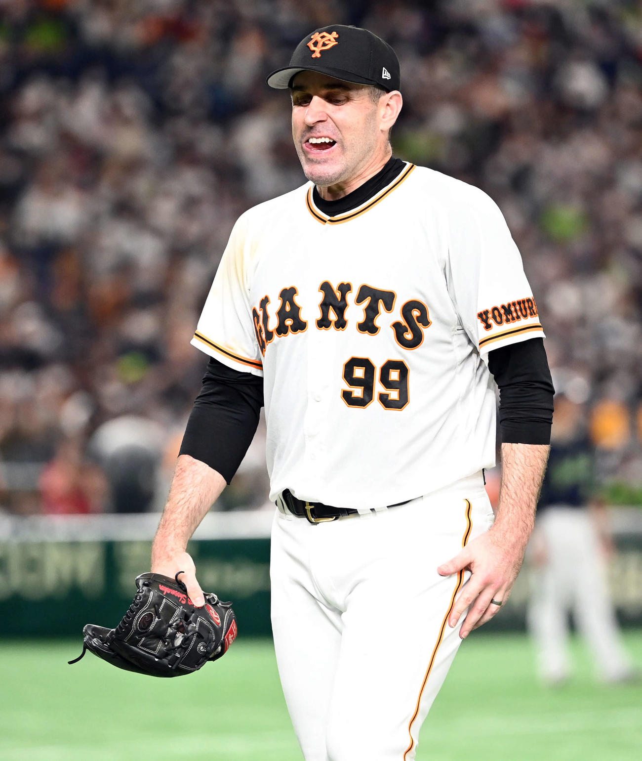7回途中でマウンドを降りた巨人シューメーカー（撮影・たえ見朱実）