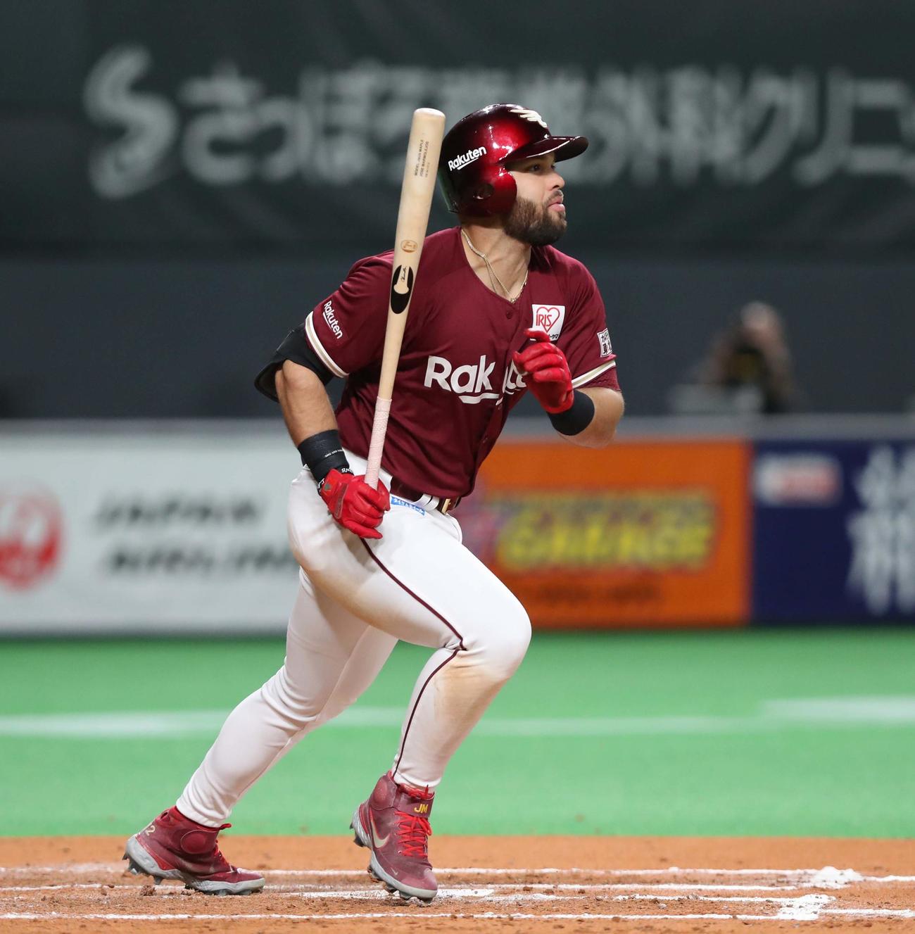 日本ハム対楽天　7回表楽天2死三塁、右前適時打を放つマルモレホス（撮影・黒川智章）