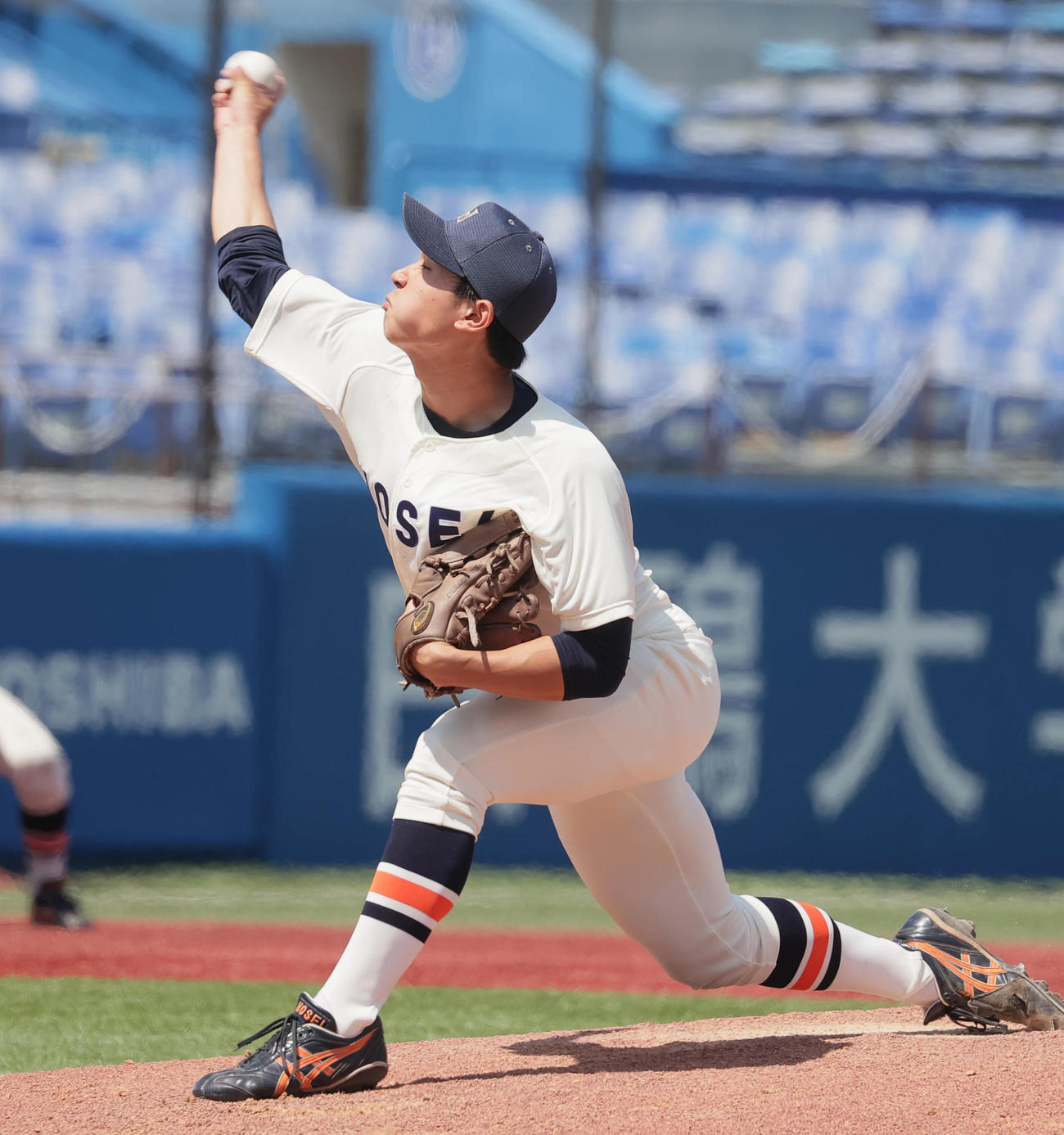 法大対早大　力投する法大・塙（撮影・野上伸悟）