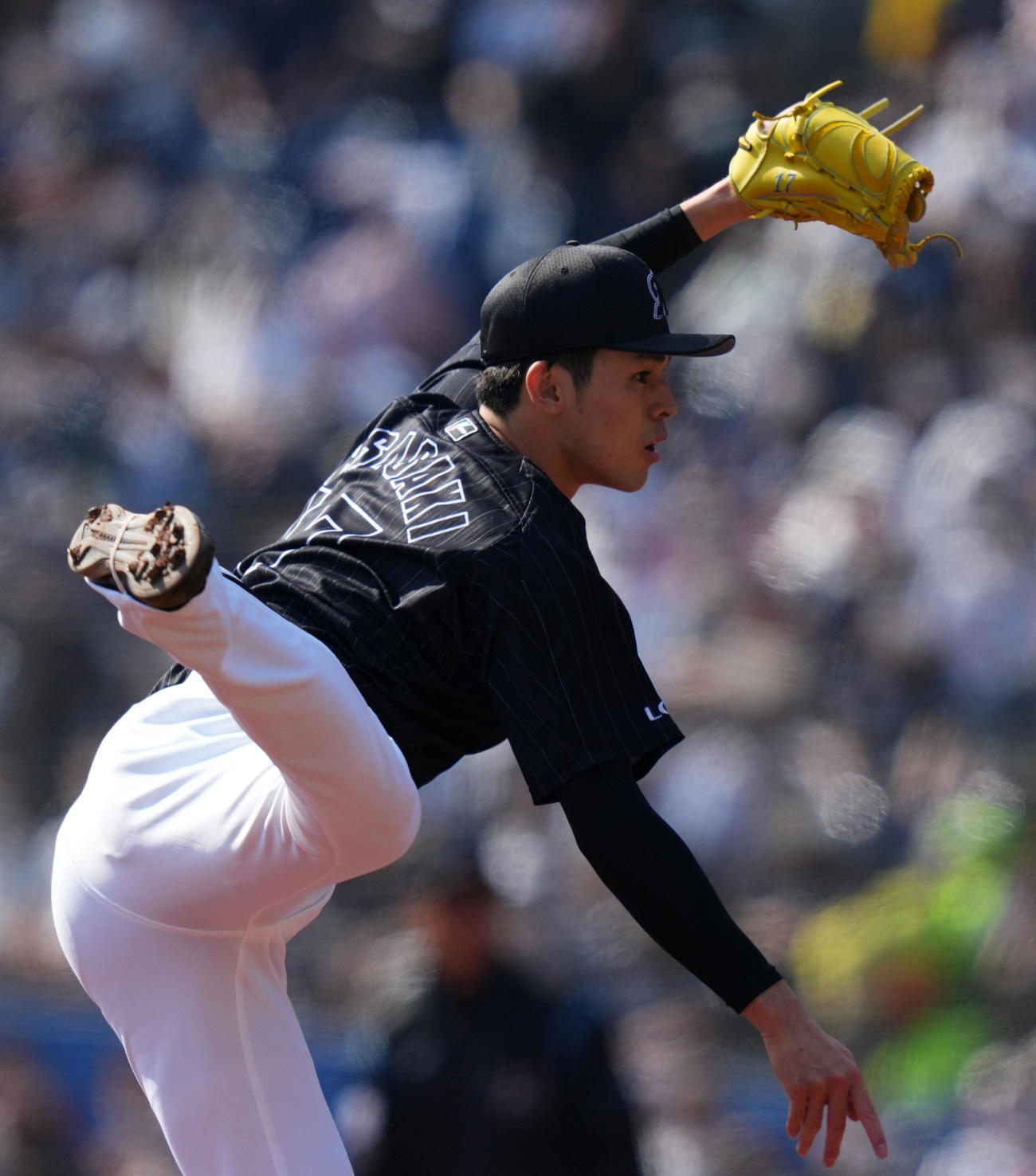 ロッテ対オリックス　力投するロッテ先発の佐々木朗（撮影・横山健太）