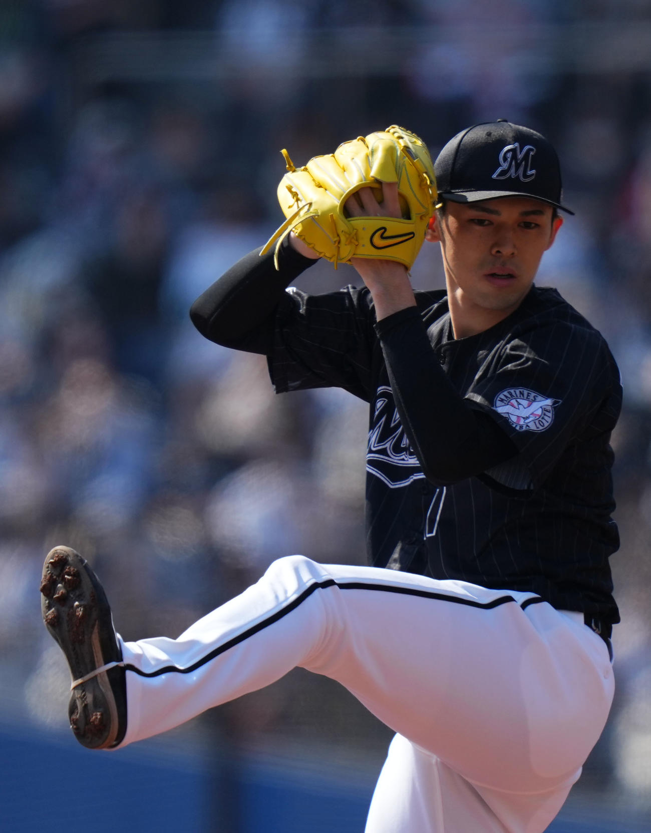 ロッテ対オリックス　力投するロッテ先発の佐々木朗（撮影・横山健太）
