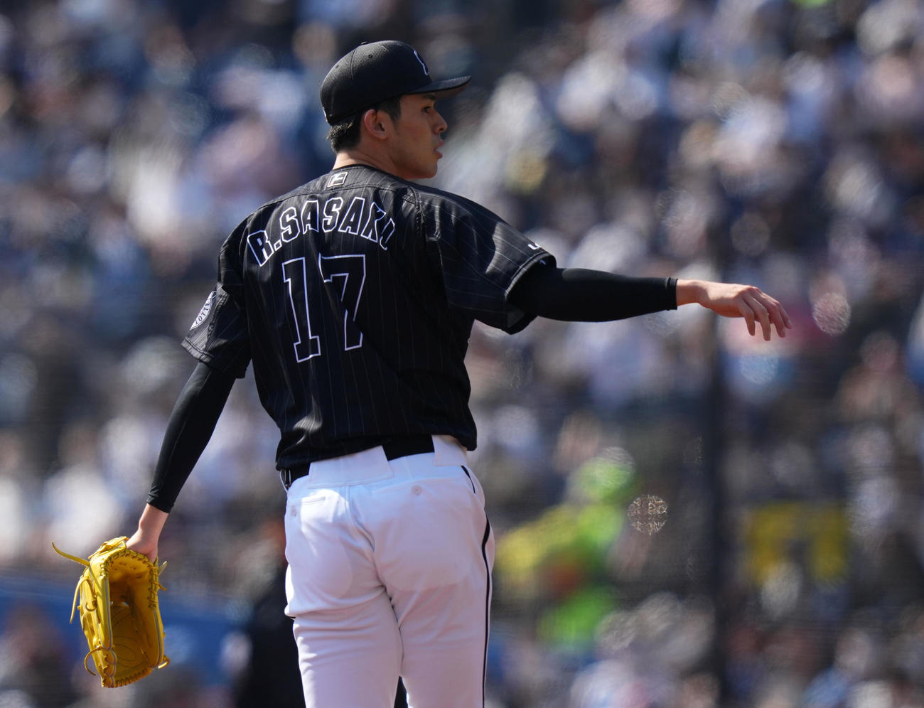 ロッテ対オリックス　力投するロッテ先発の佐々木朗（撮影・横山健太）