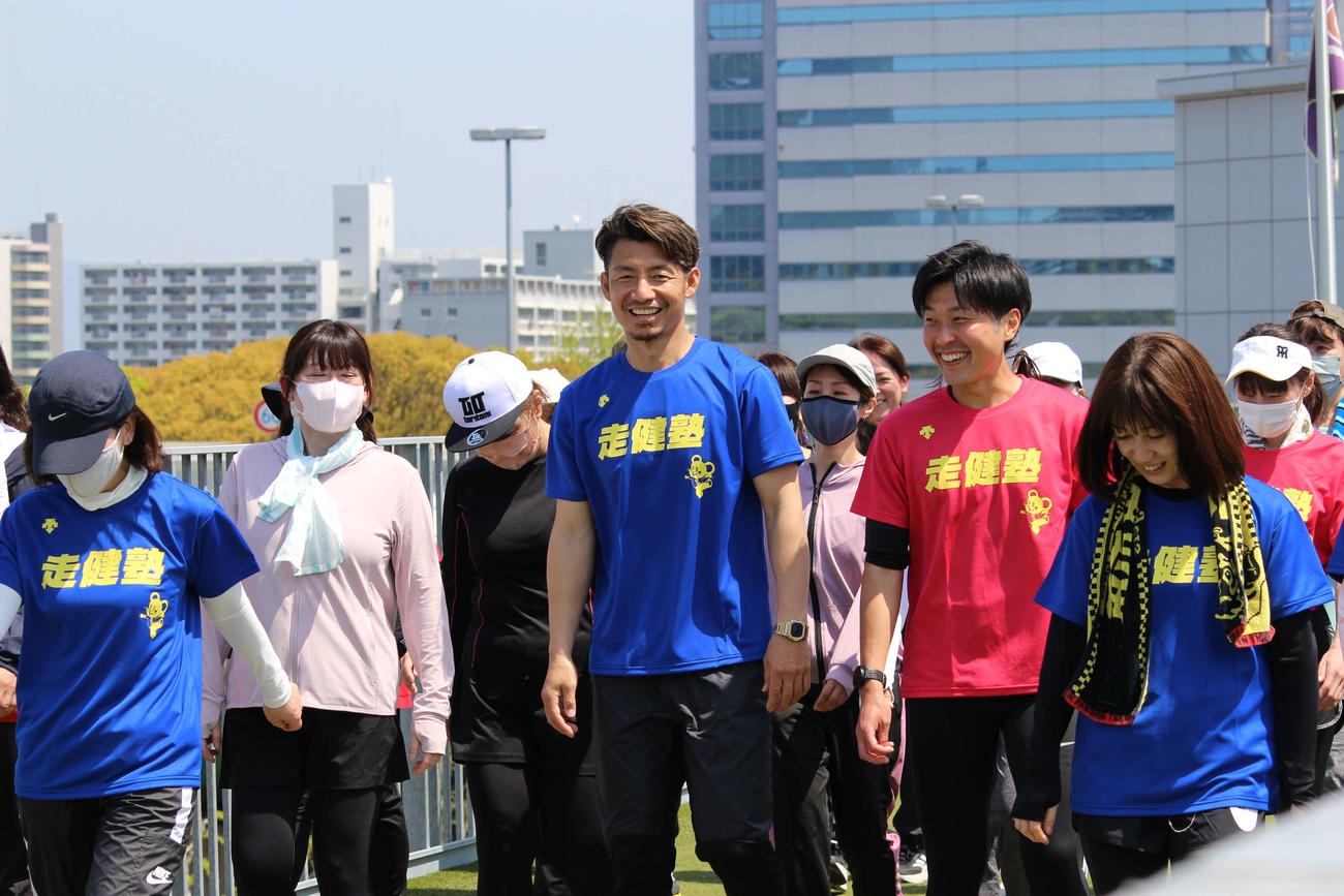 日刊スポーツ評論家の鳥谷敬氏は10日、大阪市内で「関西チャレンジRUN」に参加した（撮影・佐井陽介）