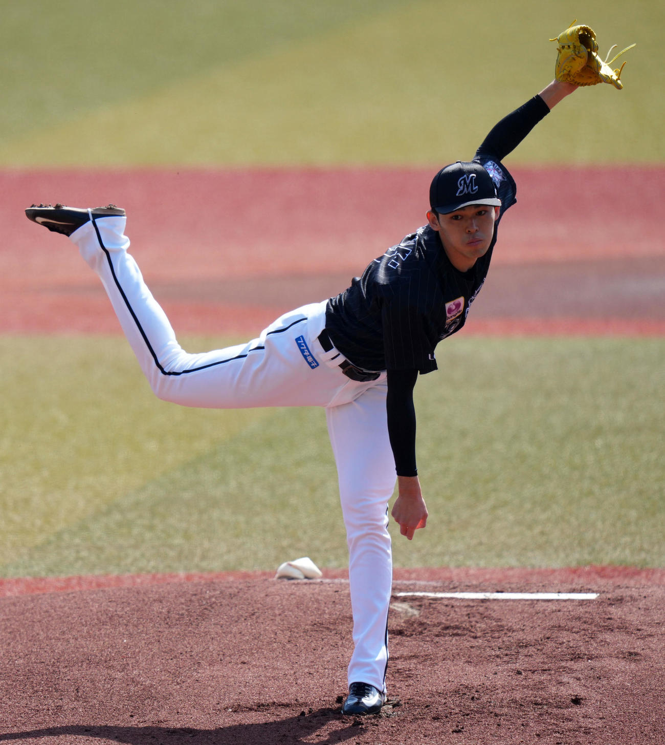 ロッテ対オリックス　力投するロッテ先発の佐々木朗（撮影・横山健太）