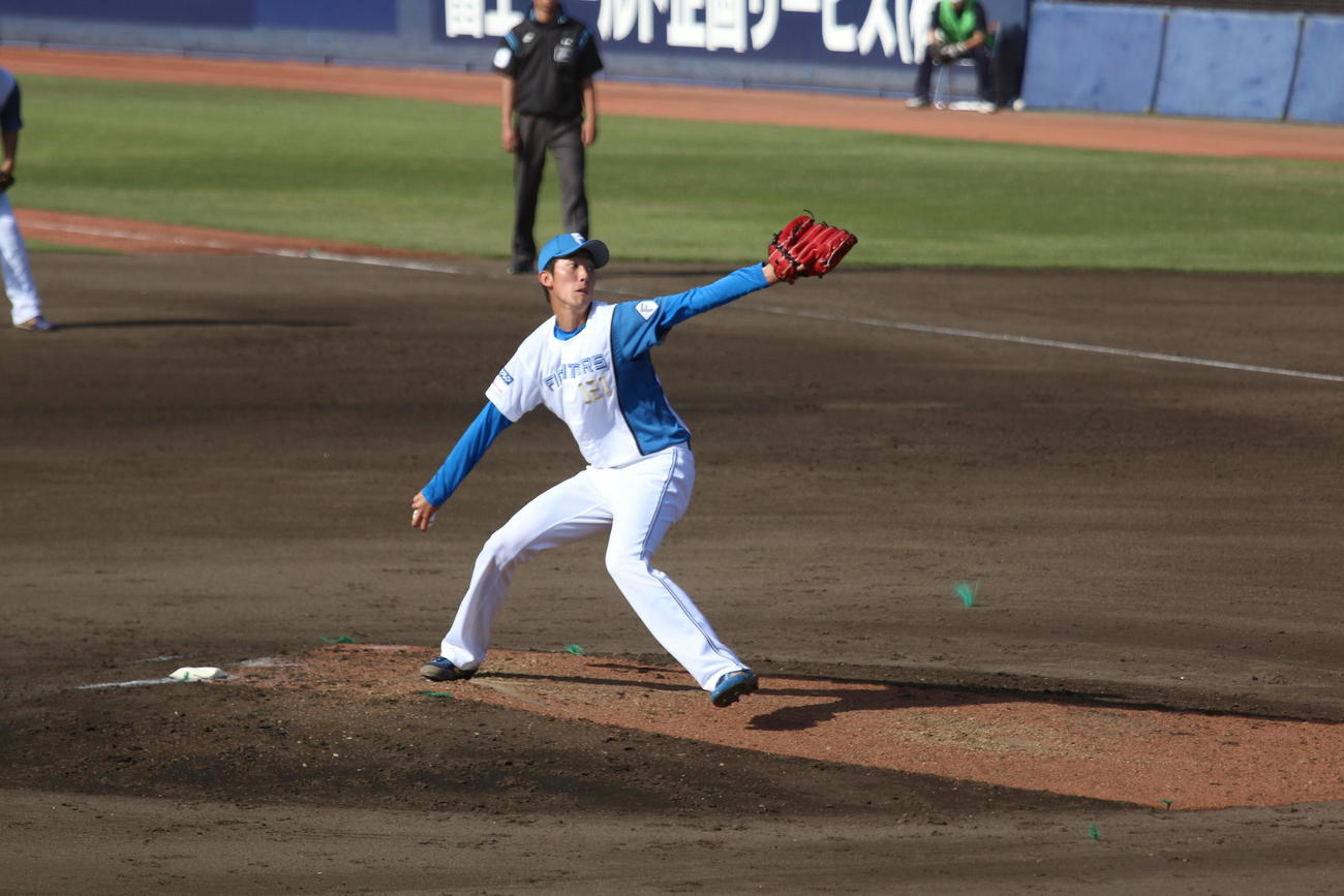 日本ハム対ヤクルト　7回にプロ初登板した日本ハム福島（撮影・木下大輔）