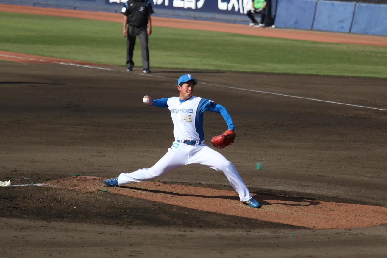 日本ハム対ヤクルト　6回にプロ初登板した日本ハム畔柳（撮影・木下大輔）