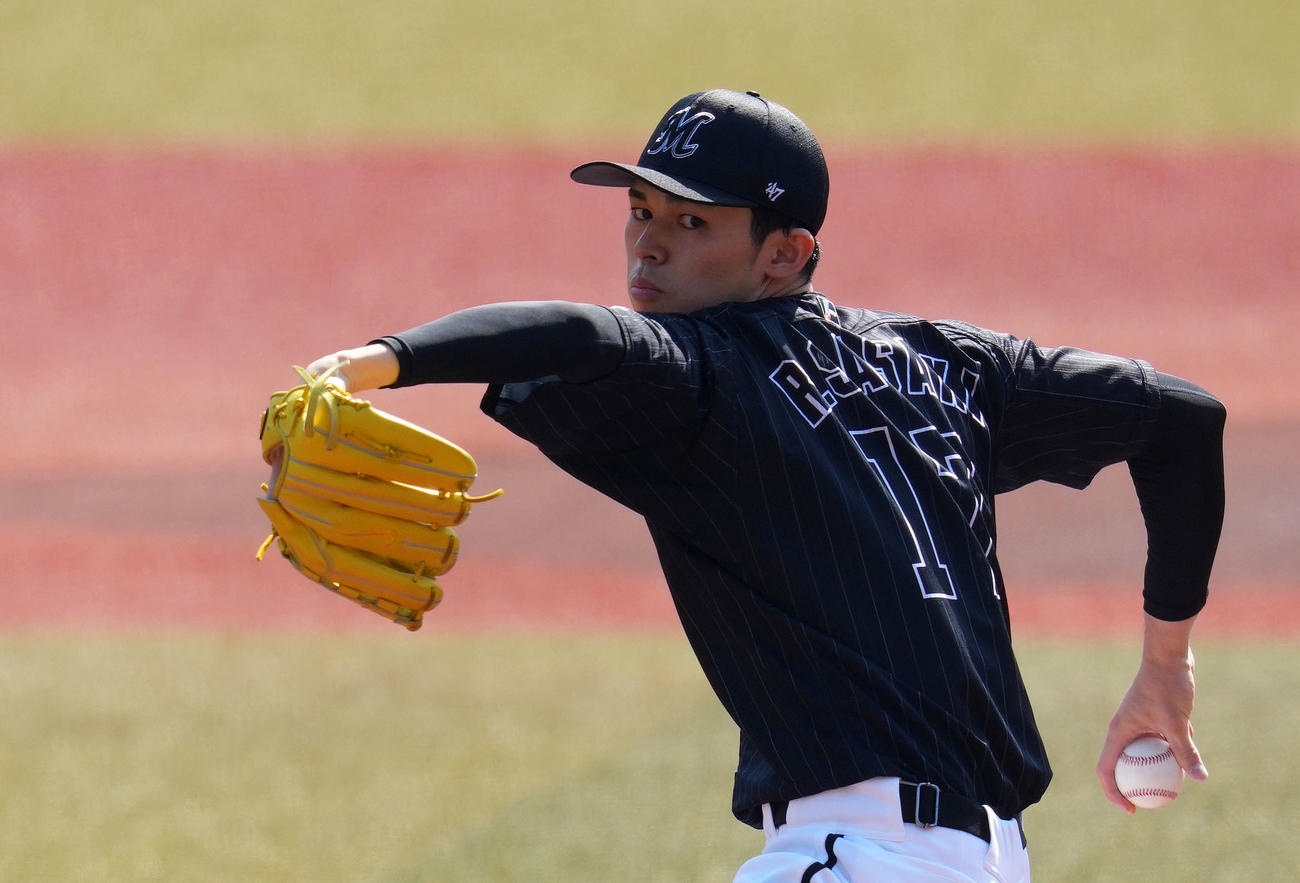 ロッテ対オリックス　力投するロッテ先発の佐々木朗（撮影・横山健太）
