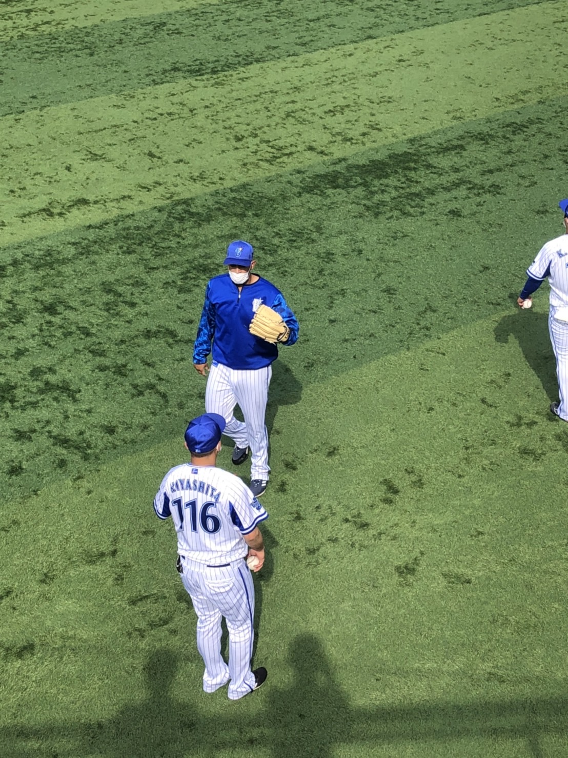 横浜スタジアムで調整したDeNAロメロ（撮影・久保賢吾）