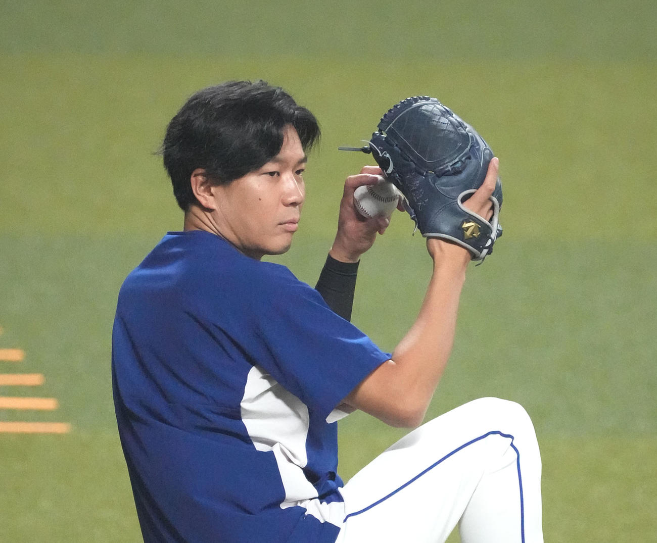 キャッチボールをする中日大野雄大（撮影・森本幸一）