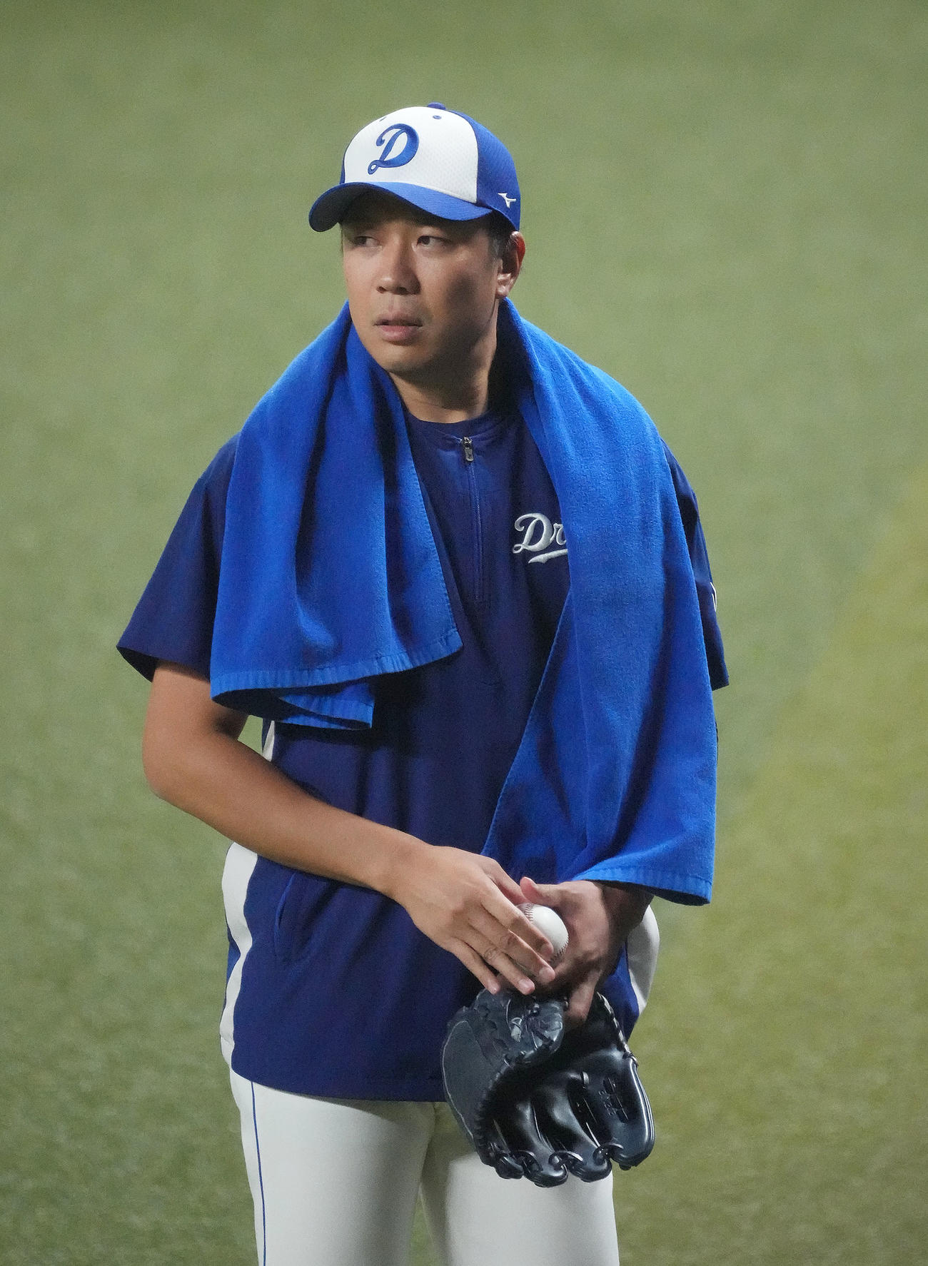 練習を終え引き上げる中日大野雄大（撮影・森本幸一）